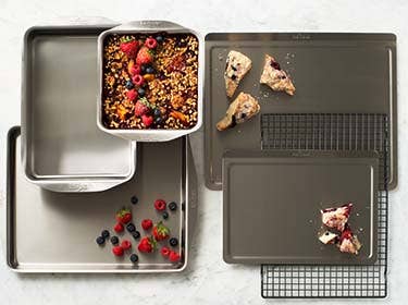 Bakeware Sets: Stainless Steel & Nonstick Bakeware